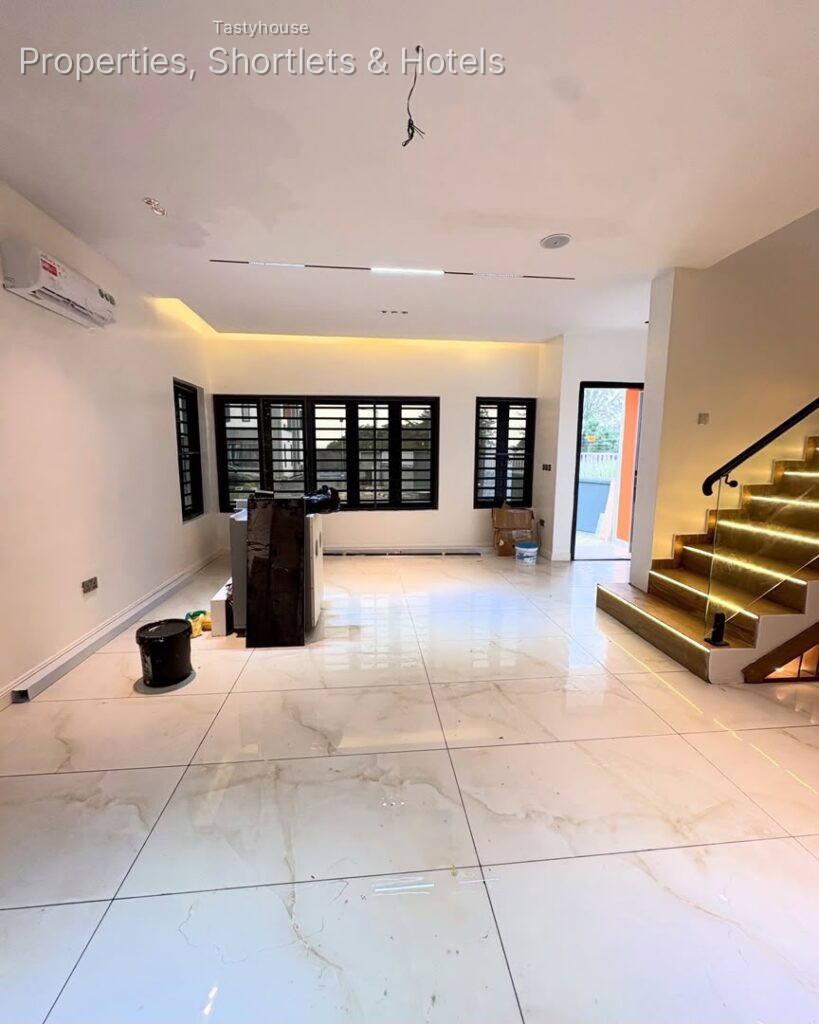 5 Bedroom fully detached
