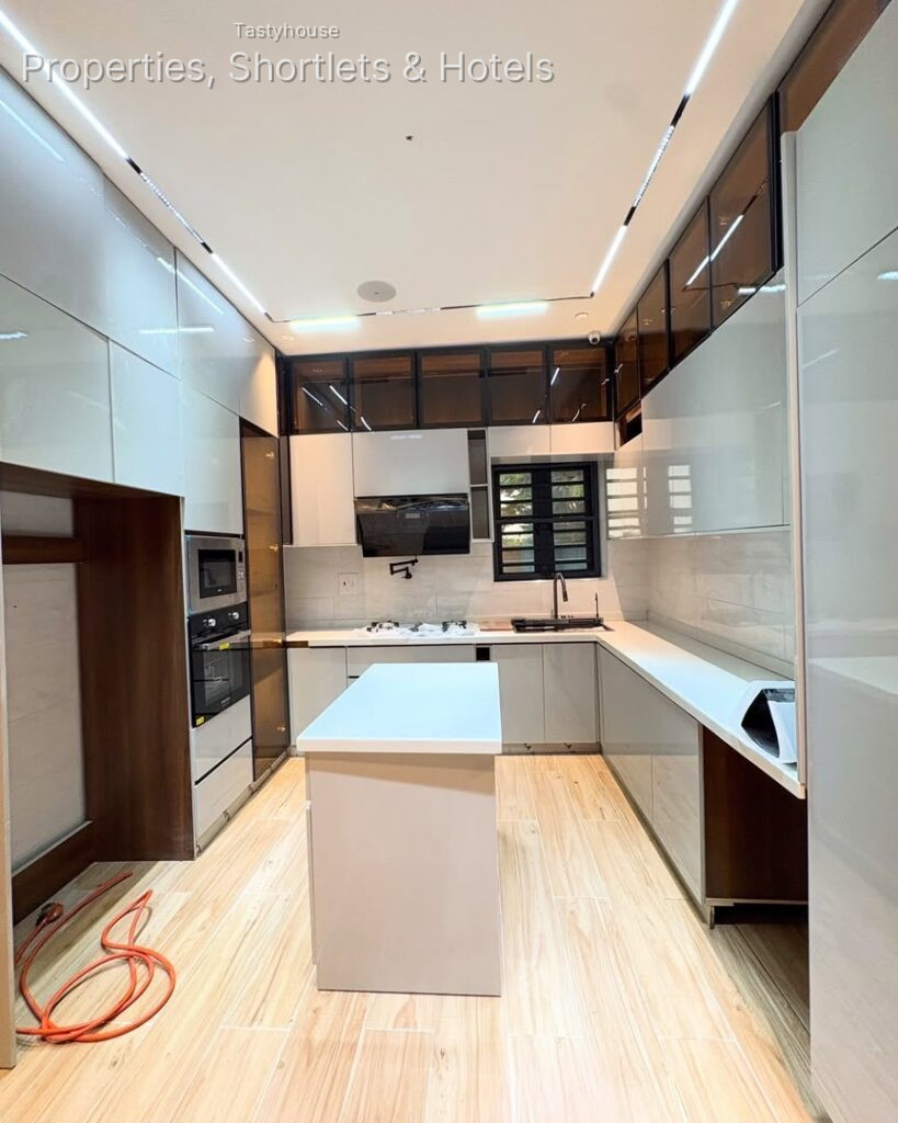 5 Bedroom fully detached