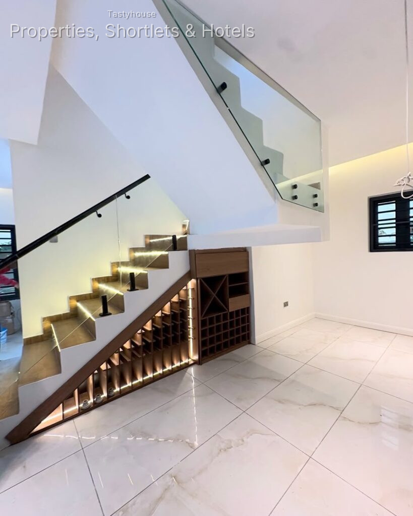 5 Bedroom fully detached