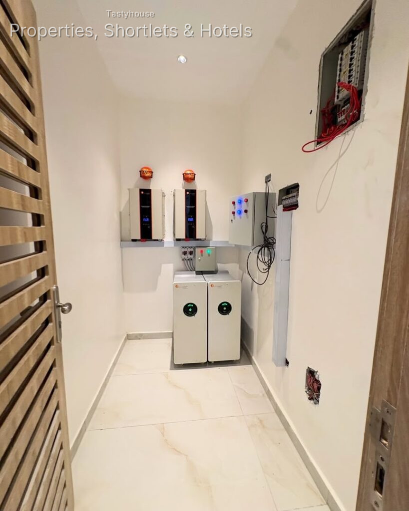 5 Bedroom fully detached