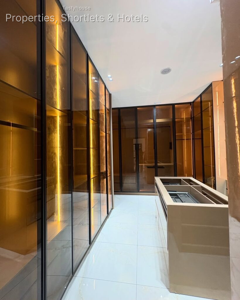5 Bedroom fully detached