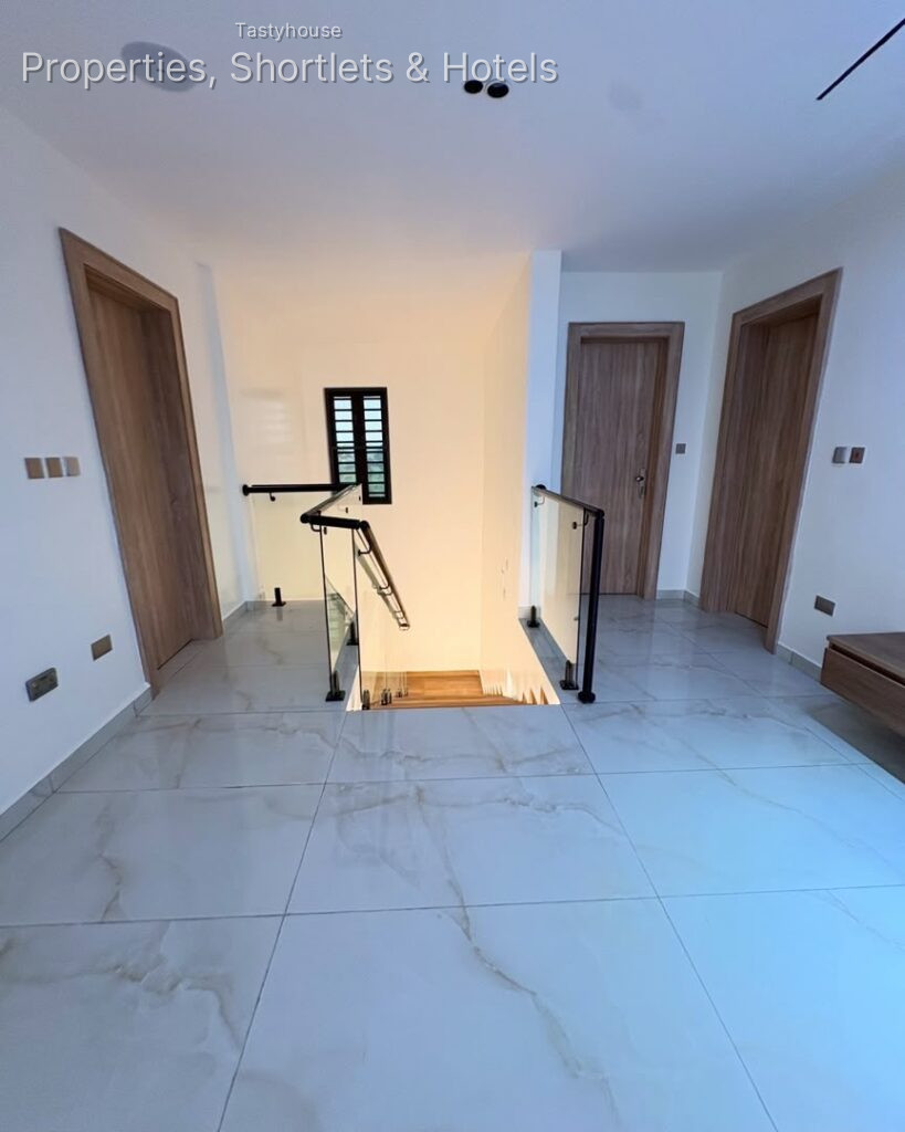 5 Bedroom fully detached