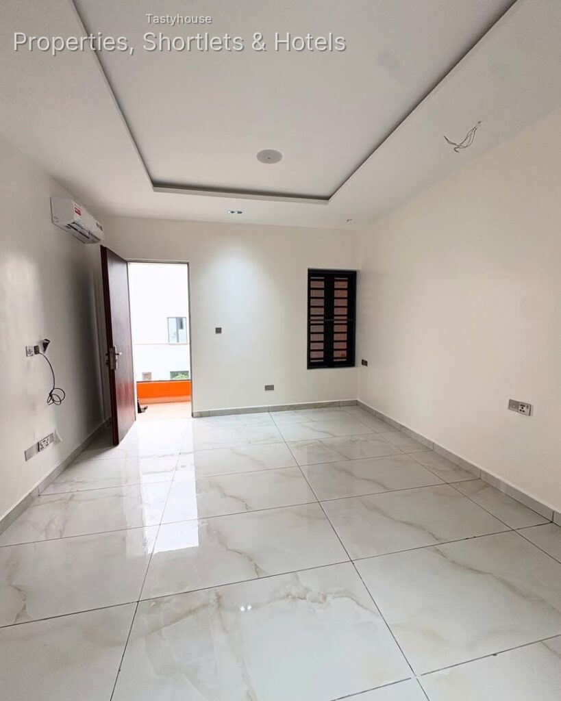 5 Bedroom fully detached