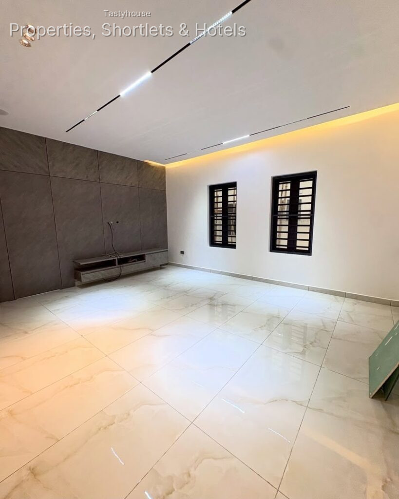 5 Bedroom fully detached