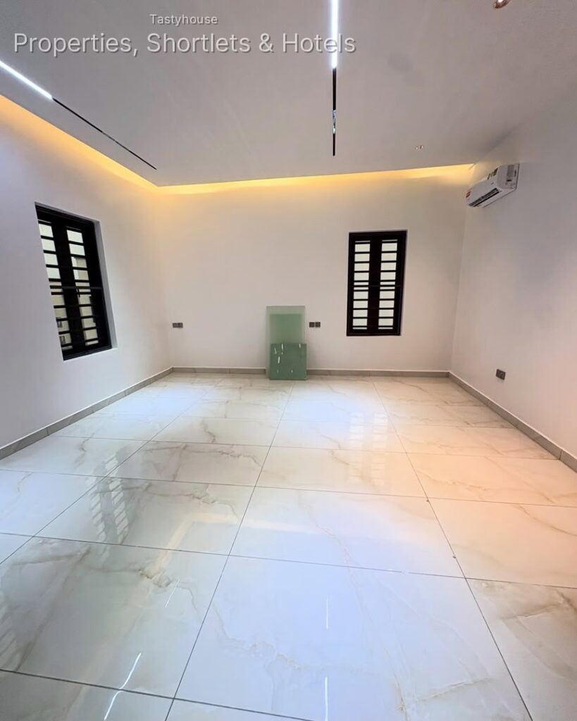 5 Bedroom fully detached