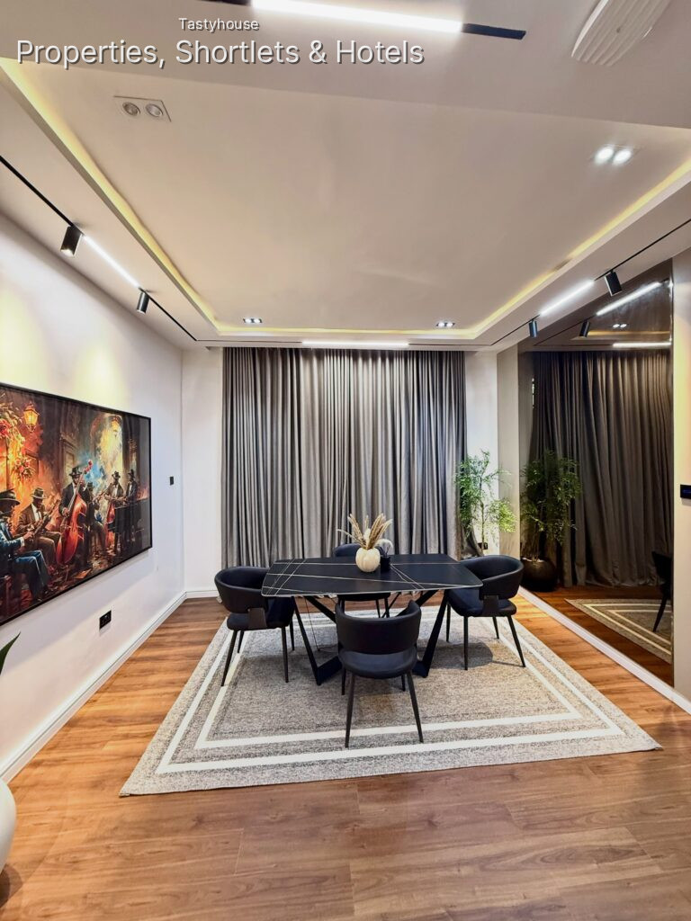 EXTREMELY RAVISHINGVERY SPACIOUS 2 BEDROOM APARTMENT