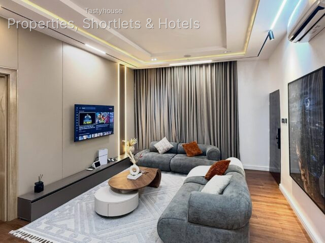 EXTREMELY RAVISHINGVERY SPACIOUS 2 BEDROOM APARTMENT