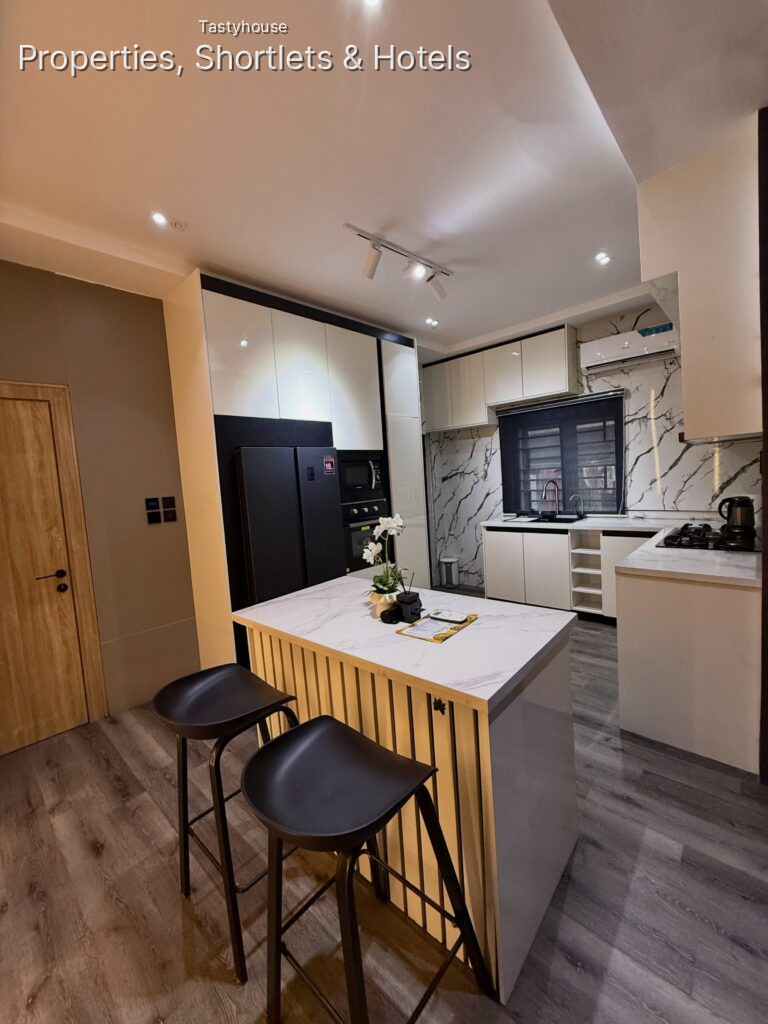 EXTREMELY RAVISHINGVERY SPACIOUS 2 BEDROOM APARTMENT