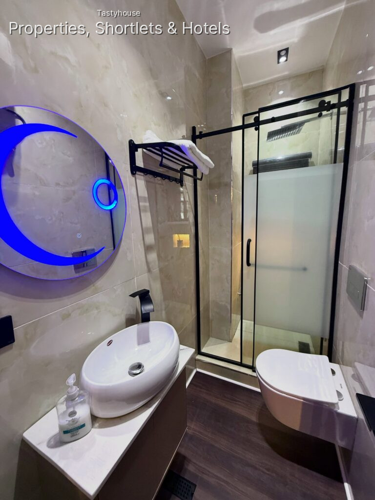 EXTREMELY RAVISHINGVERY SPACIOUS 2 BEDROOM APARTMENT