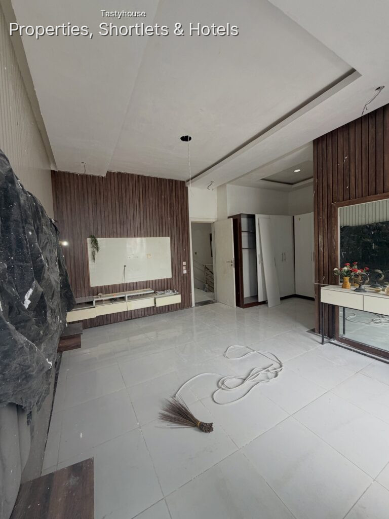 Exquisite 3Bedroom terrace duplex