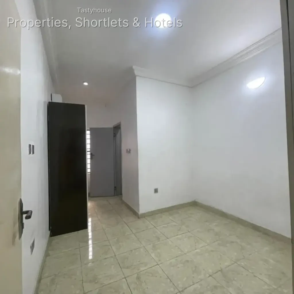 3 bedrooms flat with BỌ