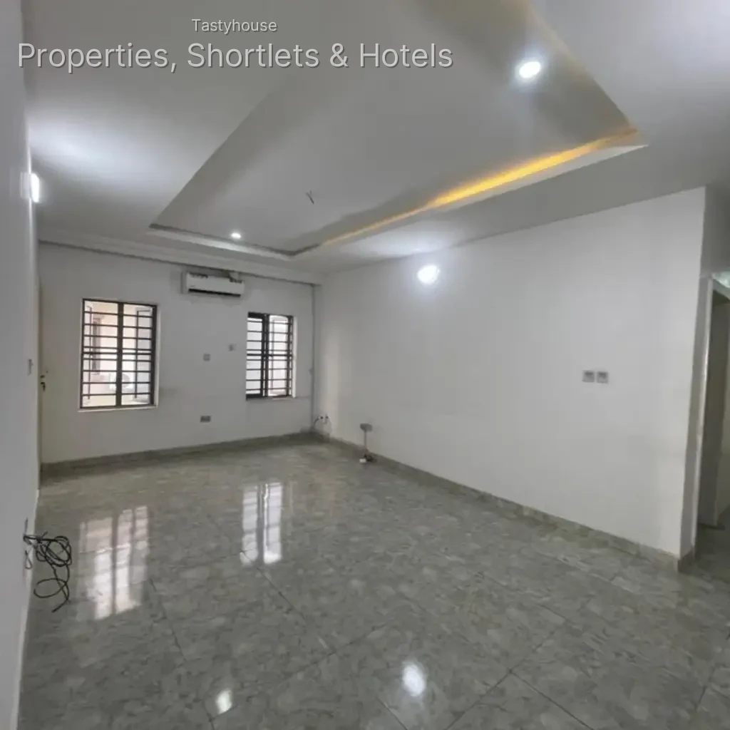 3 bedrooms flat with BỌ