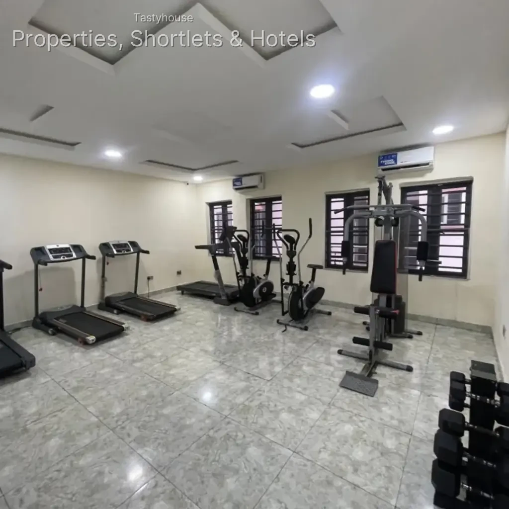 3 bedrooms flat with BỌ