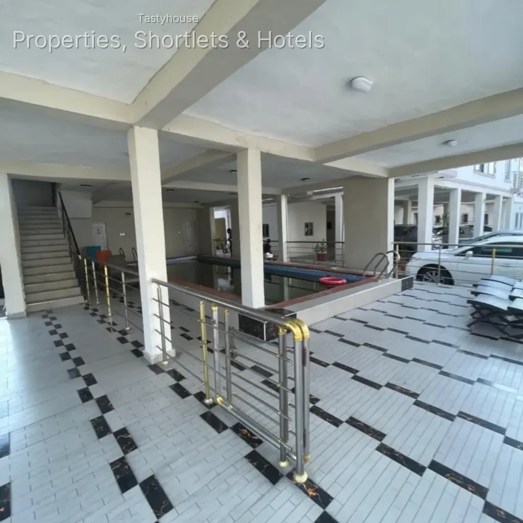 3 bedrooms flat with BỌ
