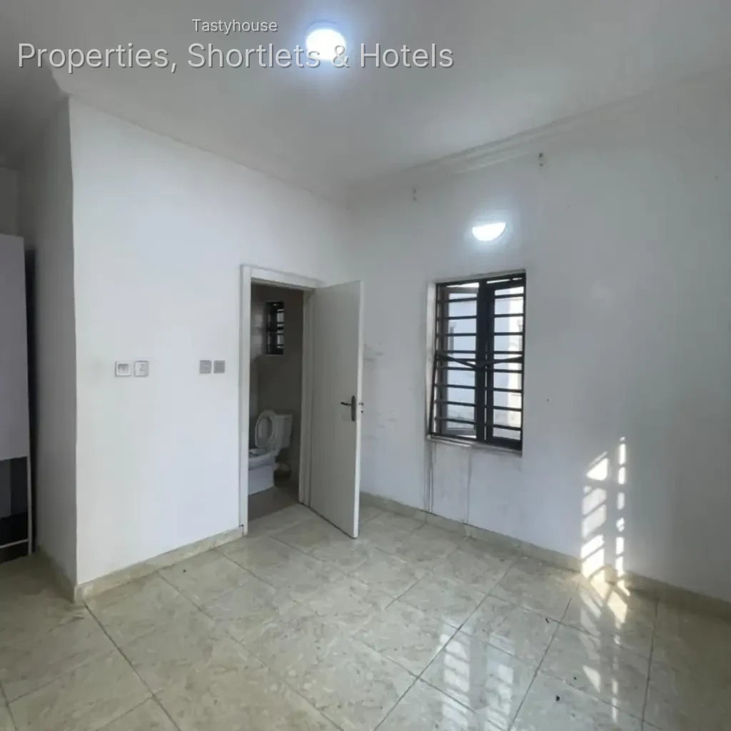 3 bedrooms flat with BỌ