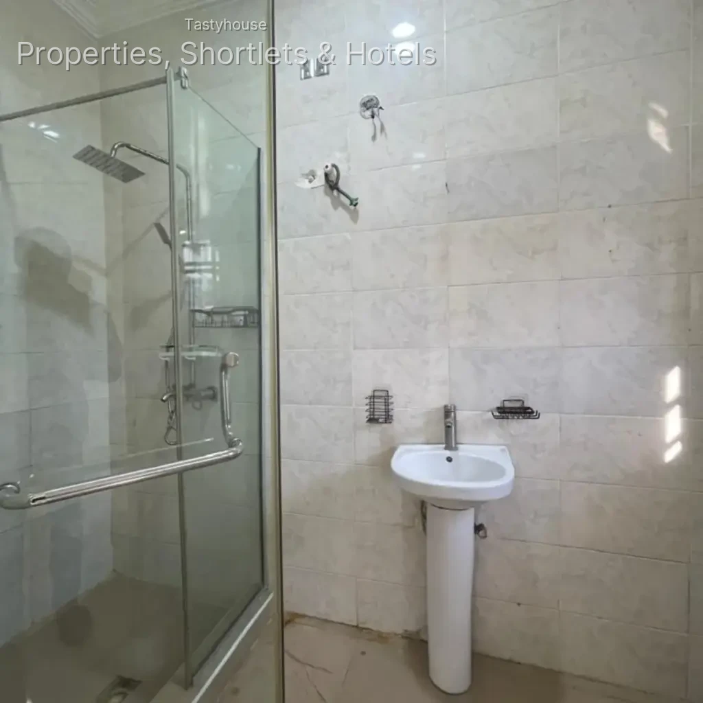 3 bedrooms flat with BỌ