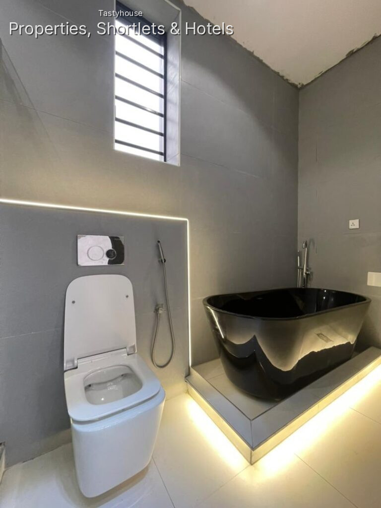 4BEDROOM FULLY DETACHED DUPLEX