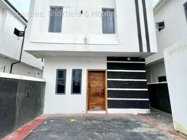 3 – BEDROOM DETACHED DUPLEXWITH A BQ