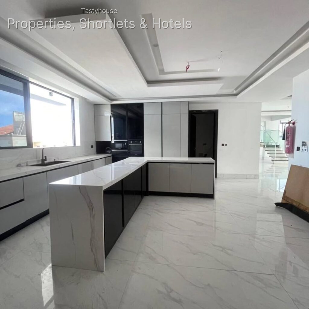4-Bedroom terrace with a room BQ