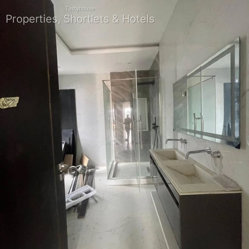 4-Bedroom terrace with a room BQ