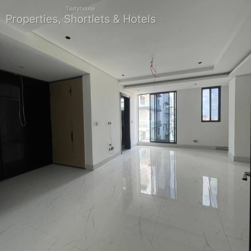 4-Bedroom terrace with a room BQ