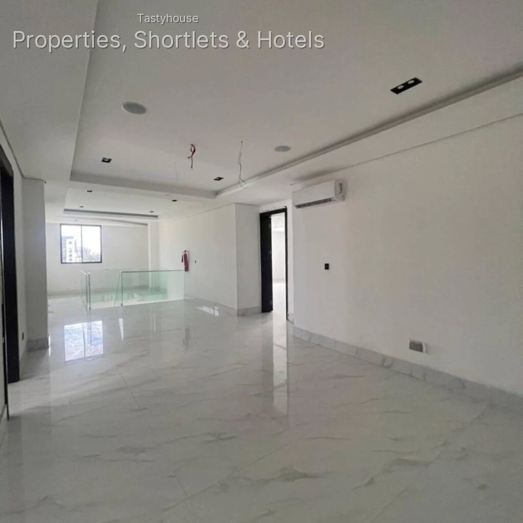 4-Bedroom terrace with a room BQ