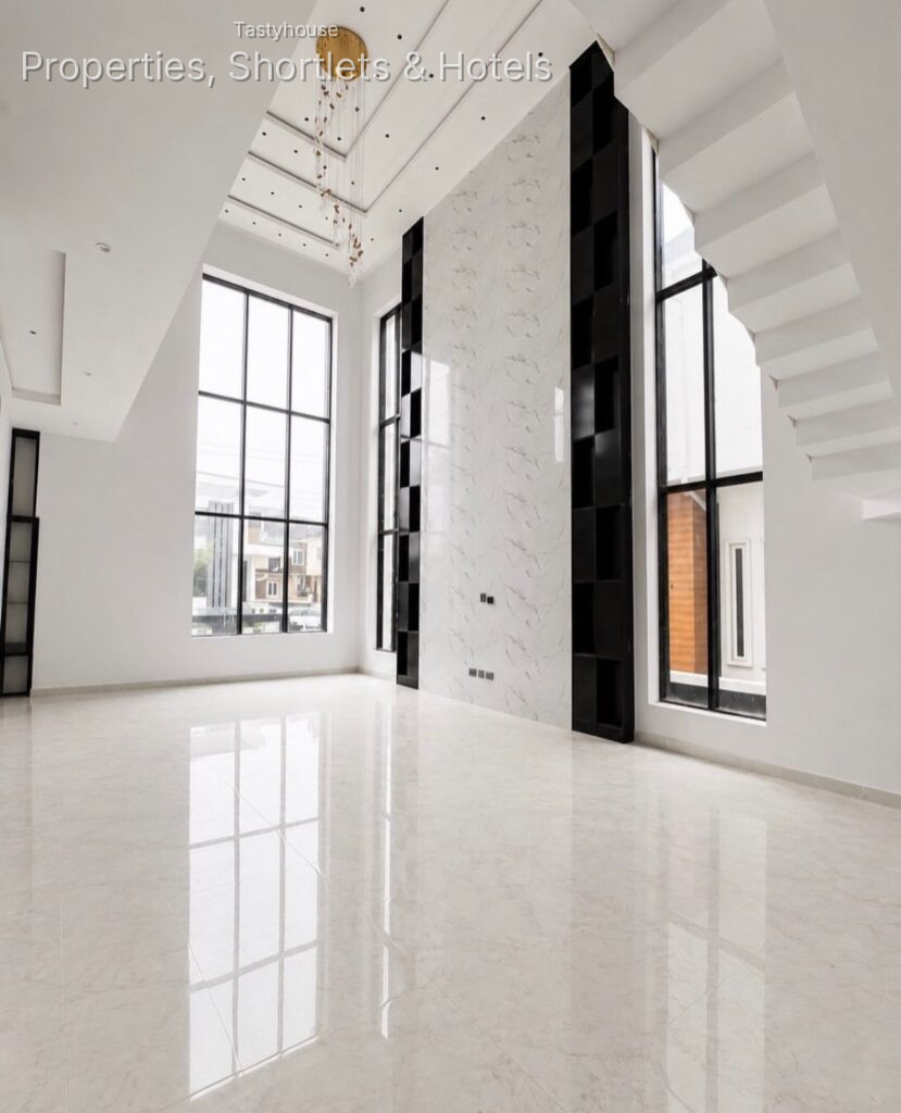 4 BEDROOM FULLY DETACHED DUPLEX