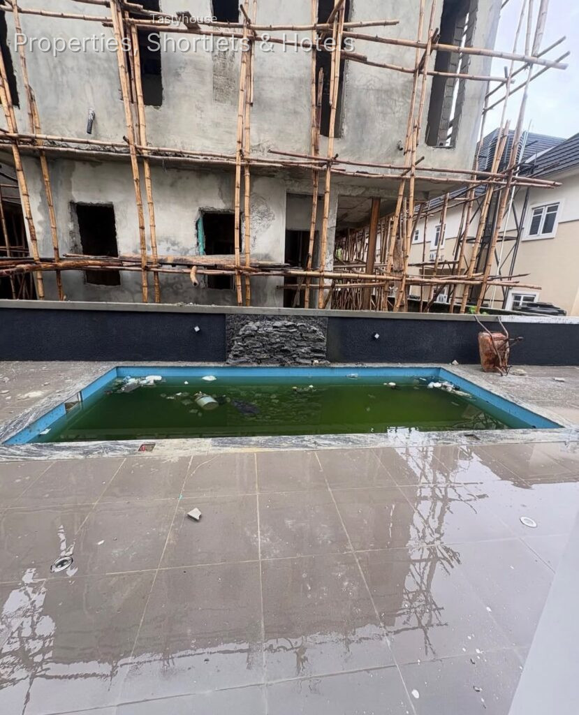 4 BEDROOM FULLY DETACHED DUPLEX