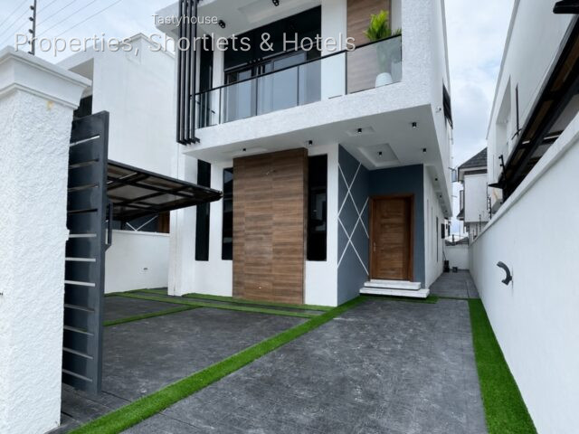 4 BEDROOM DETACHED DUPLEX