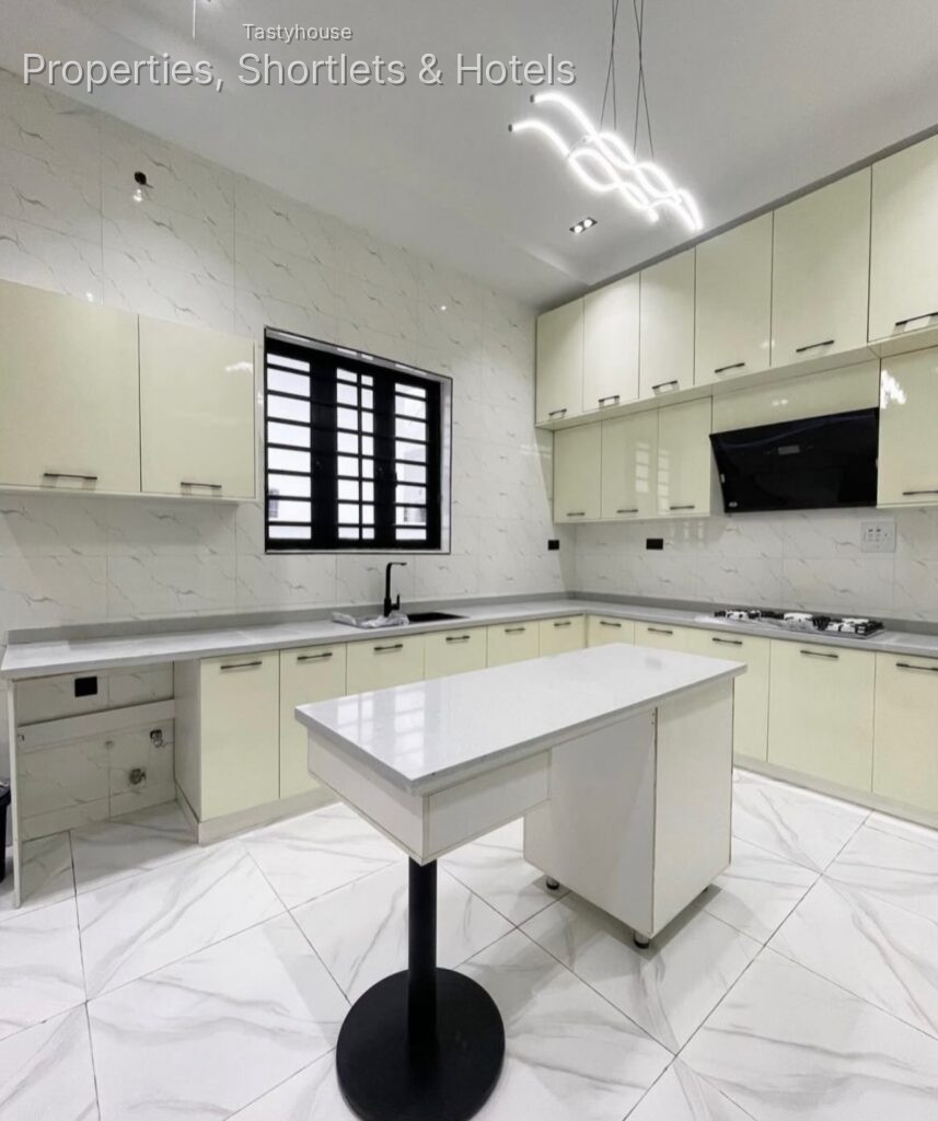 4 BEDROOM DETACHED DUPLEX