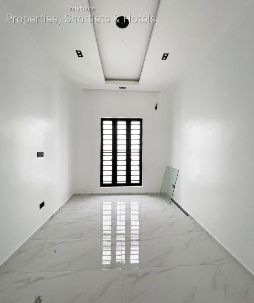 4 BEDROOM DETACHED DUPLEX