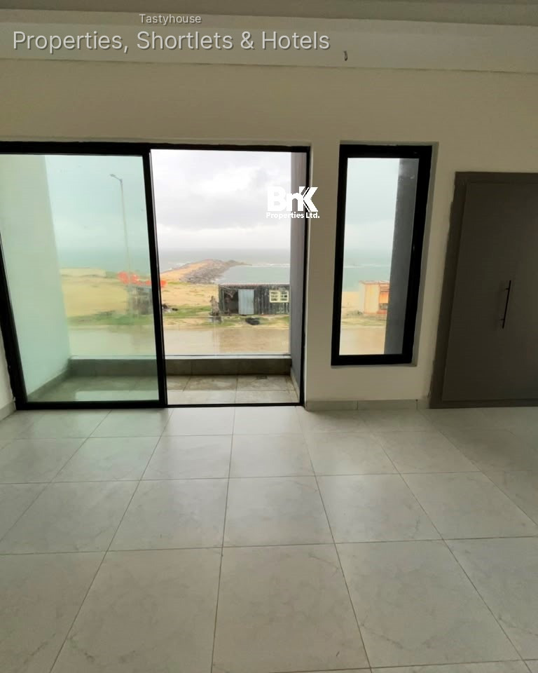 BRAND NEWOCEANFRONT 4BEDROOM SEMI-DETACHEDDUPLEX WITH BQ