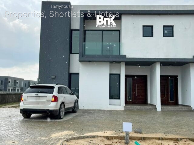 BRAND NEWOCEANFRONT 4BEDROOM SEMI-DETACHEDDUPLEX WITH BQ