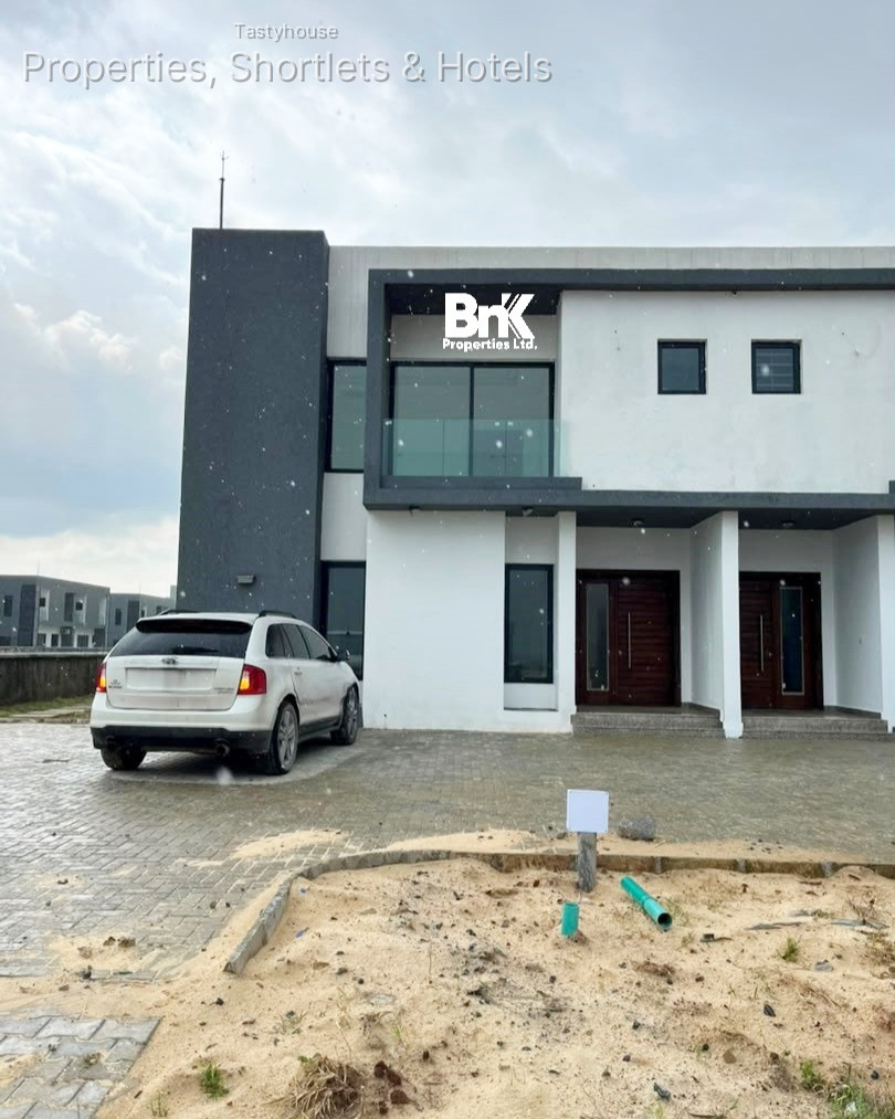 BRAND NEWOCEANFRONT 4BEDROOM SEMI-DETACHEDDUPLEX WITH BQ
