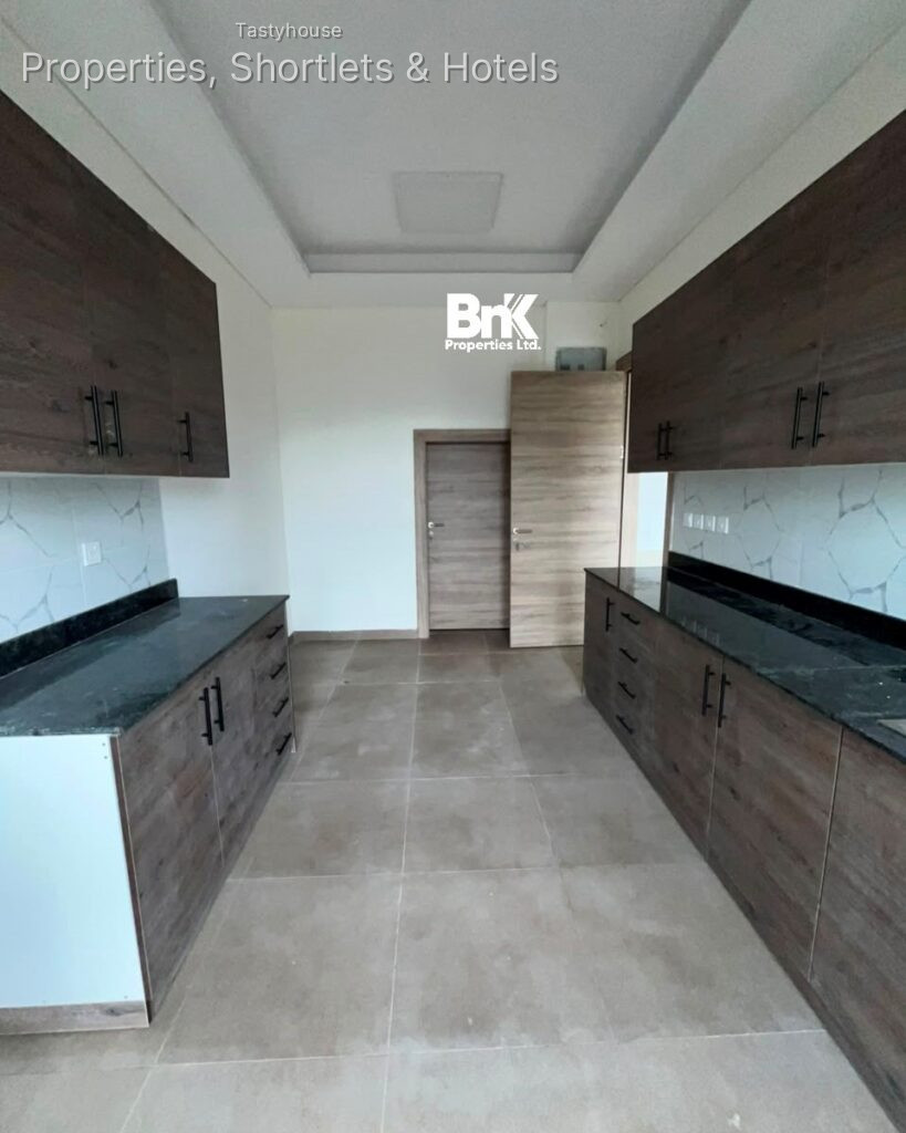 BRAND NEWOCEANFRONT 4BEDROOM SEMI-DETACHEDDUPLEX WITH BQ