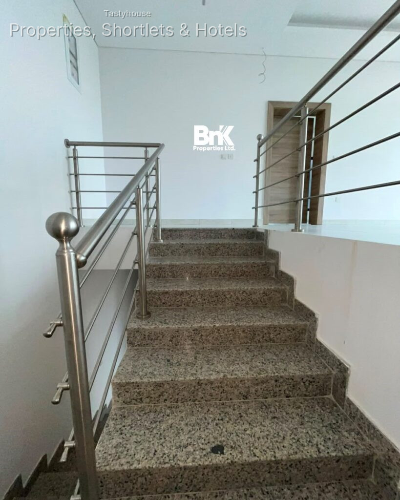 BRAND NEWOCEANFRONT 4BEDROOM SEMI-DETACHEDDUPLEX WITH BQ