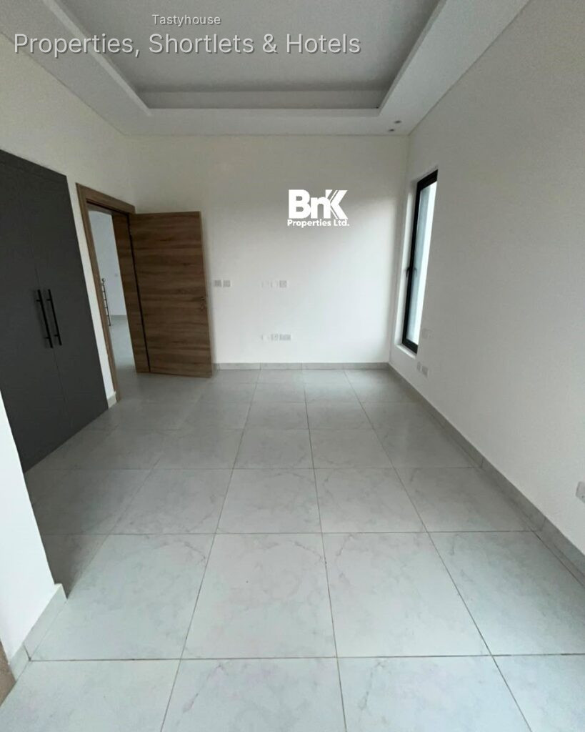 BRAND NEWOCEANFRONT 4BEDROOM SEMI-DETACHEDDUPLEX WITH BQ