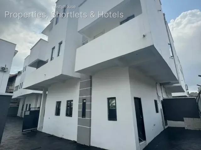 luxury 4 Bedroom Semi Detached Duplex
