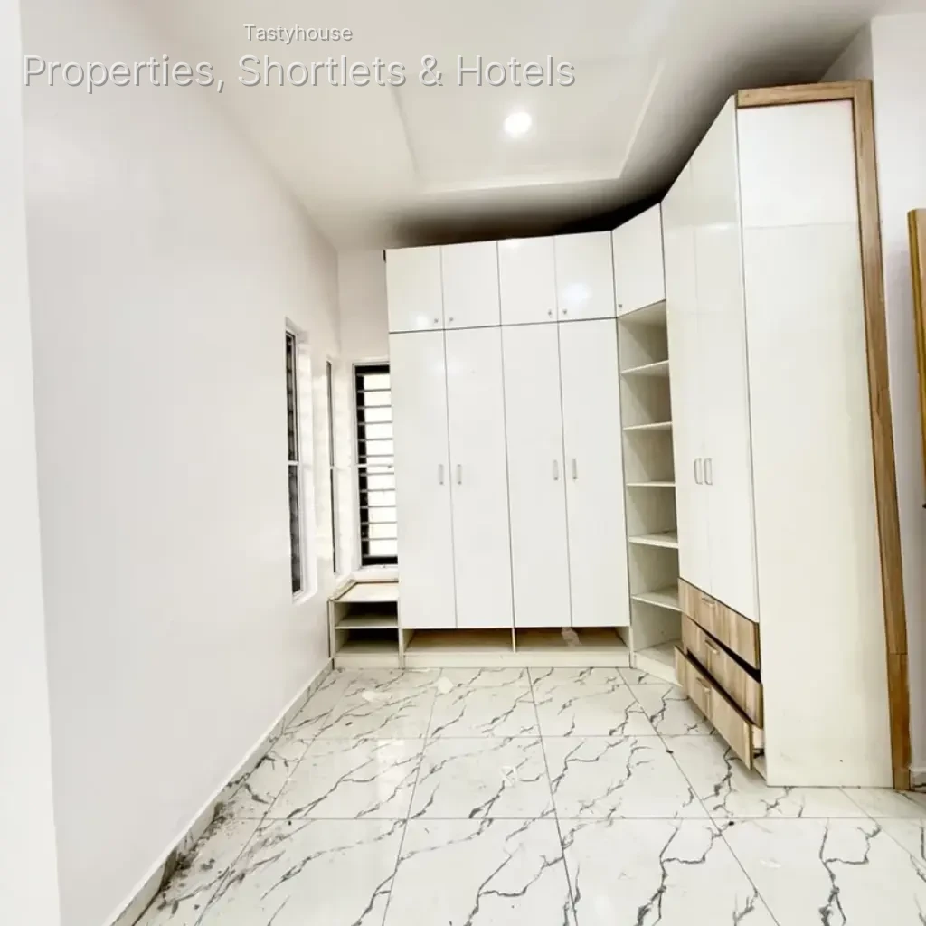 5 – bedroom Detached duplex