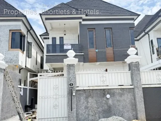 5 – bedroom Detached duplex