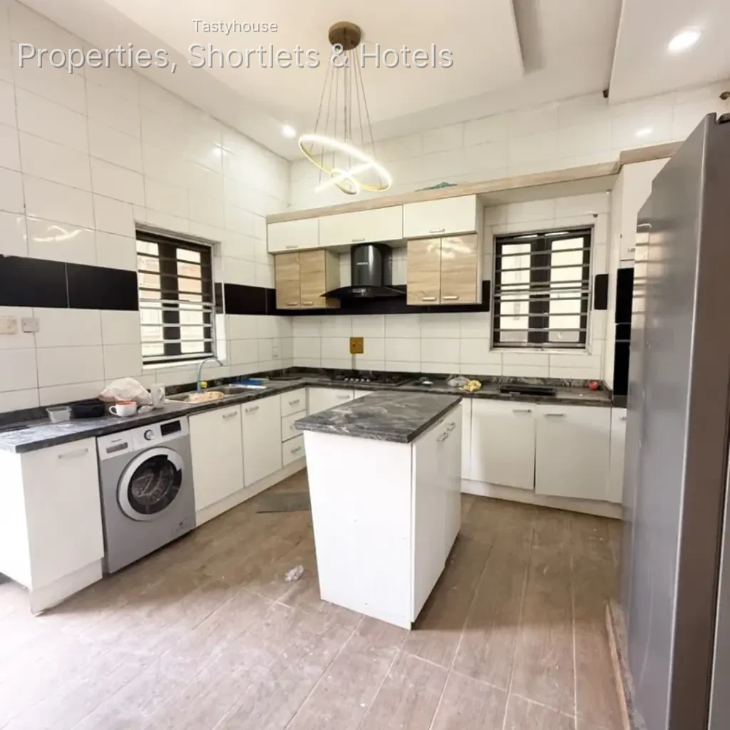 5 – bedroom Detached duplex