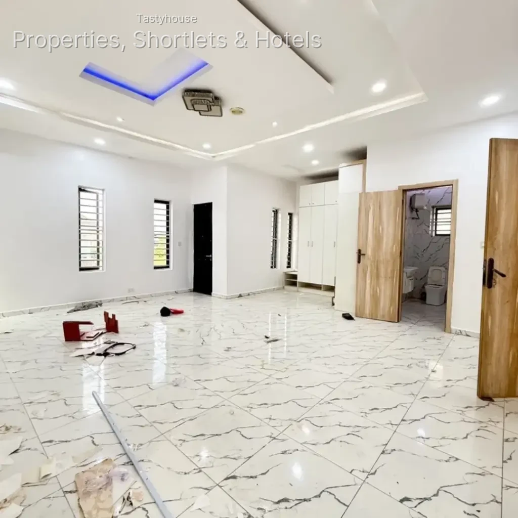 5 – bedroom Detached duplex