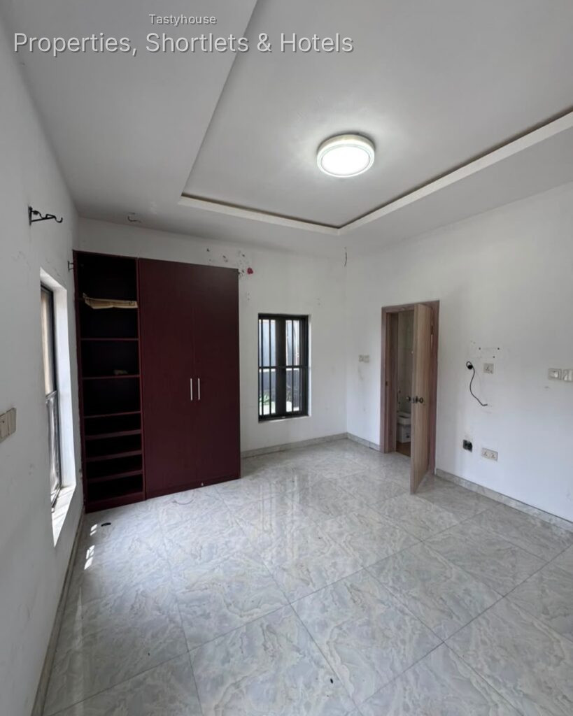 A FULLY SERVICED 2 BEDROOM APARTMENT