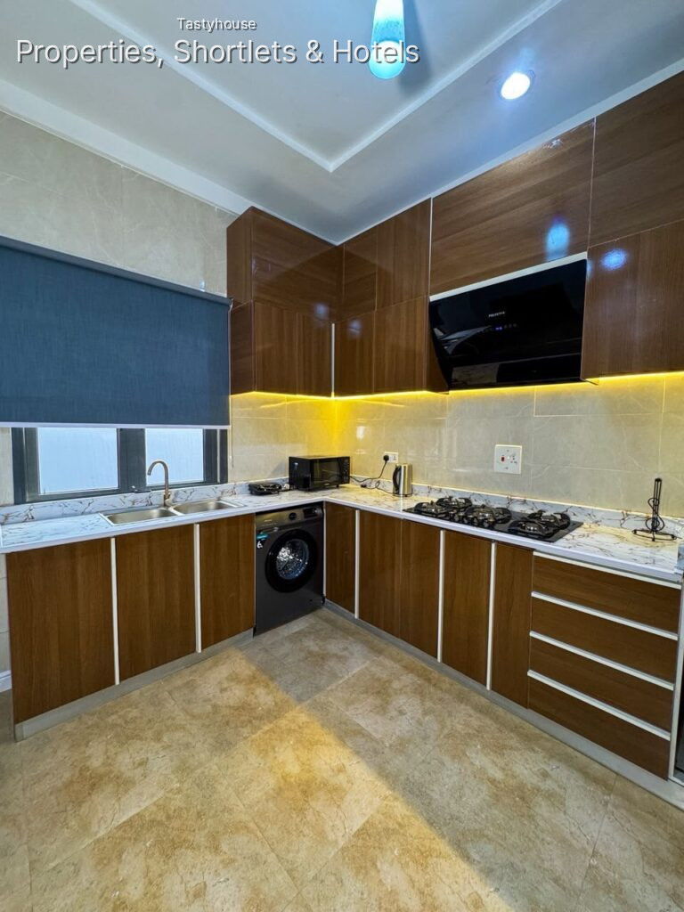 FURNISHED FULLY SERVICED 3 BEDROOMS
