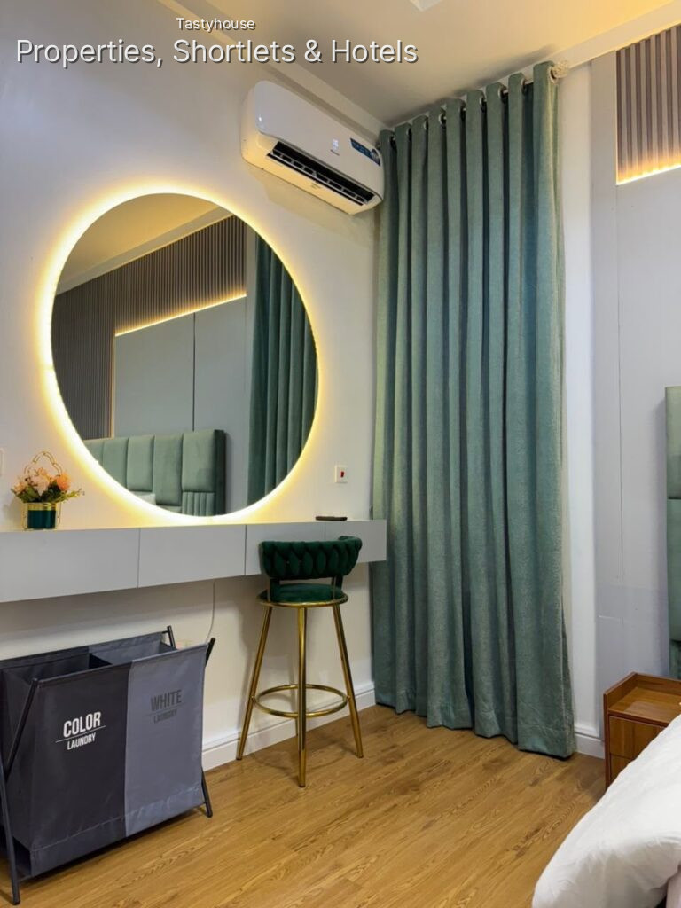 FURNISHED FULLY SERVICED 3 BEDROOMS