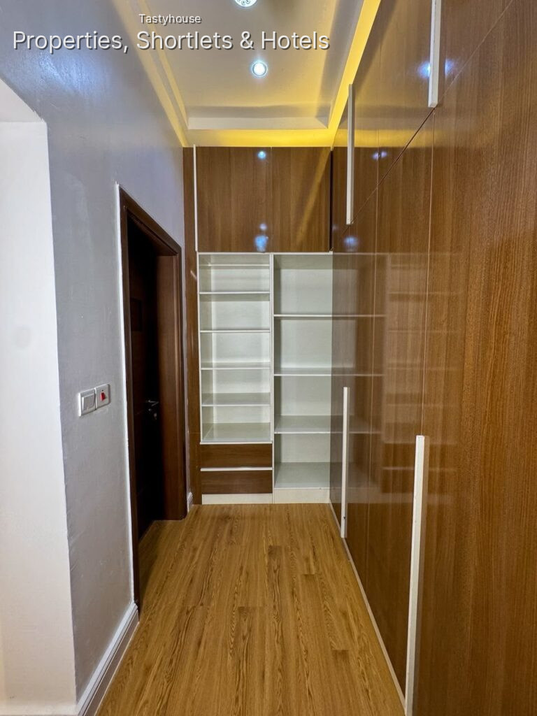 FURNISHED FULLY SERVICED 3 BEDROOMS