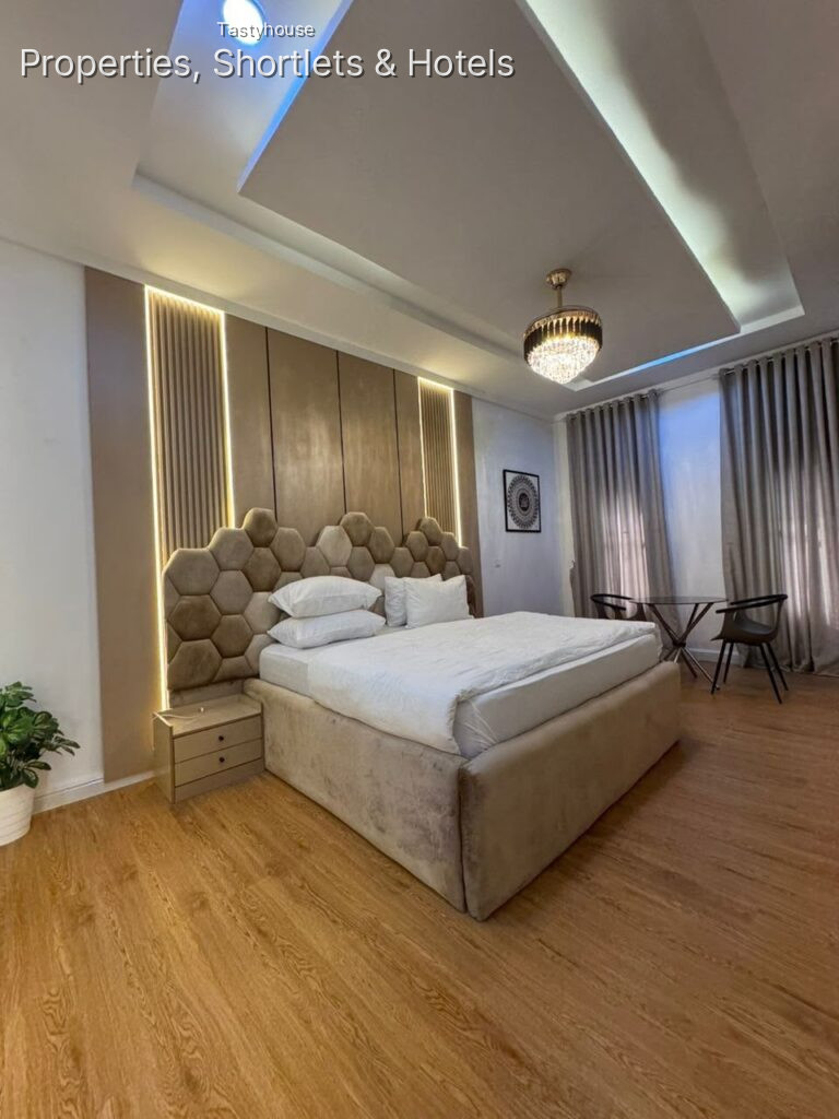 FURNISHED FULLY SERVICED 3 BEDROOMS