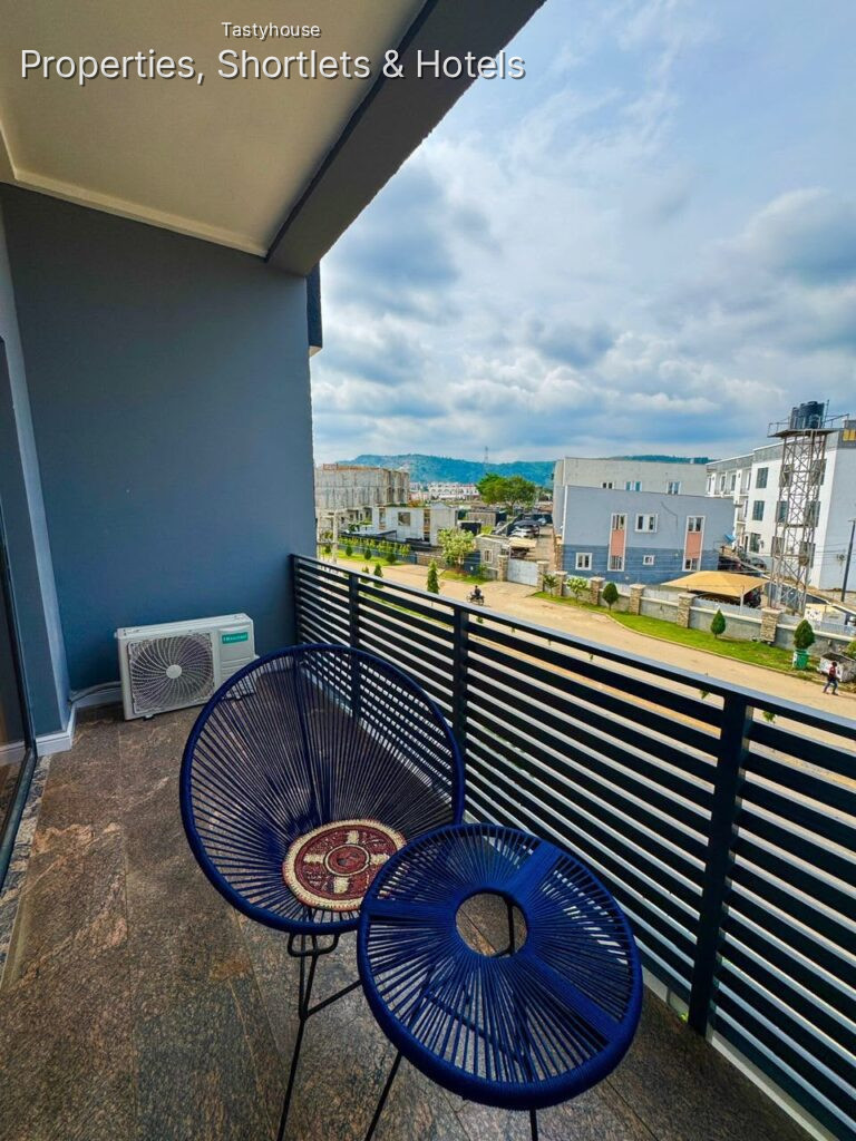 FURNISHED FULLY SERVICED 3 BEDROOMS