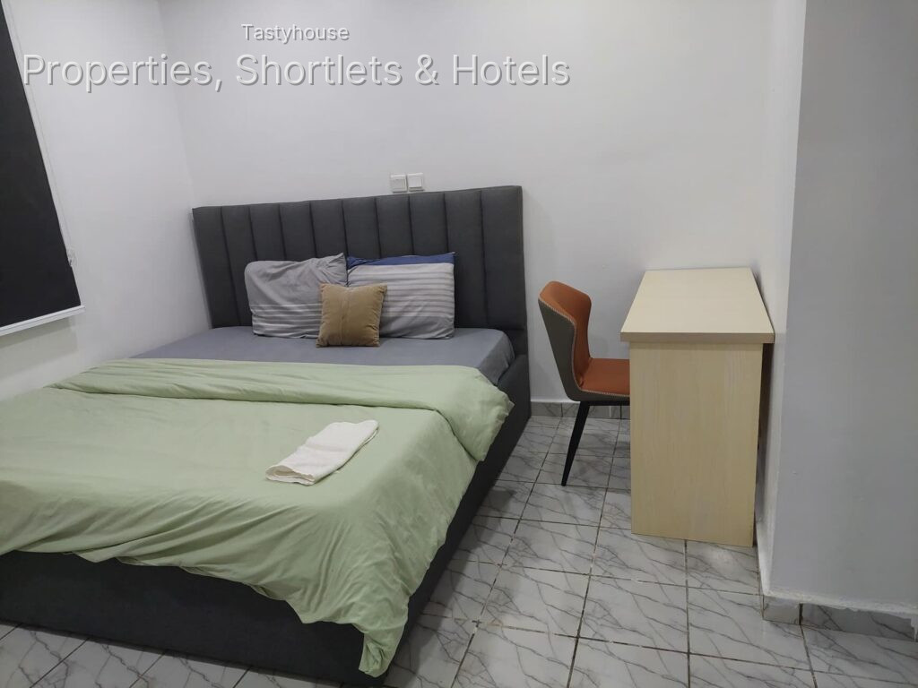 A well-finished 1-bedroom apartment with aspacious parlor