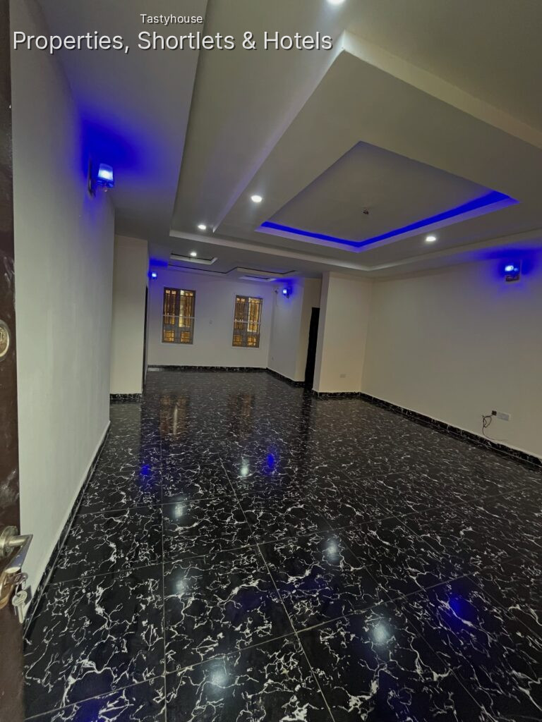 MASSIVE LUXURIOUS 3 BEDROOM